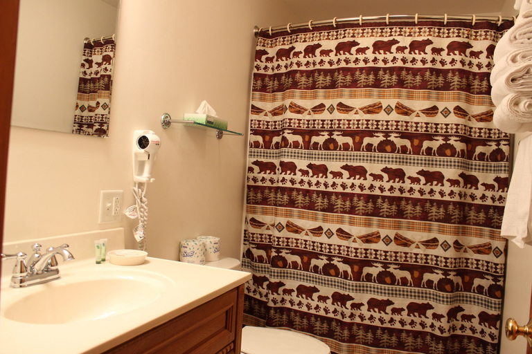 Bathroom 4, Nootka Lodge, Grafton
