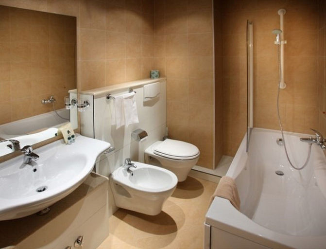 Bathroom 5, Hotel Ambrosiano, Pistoia