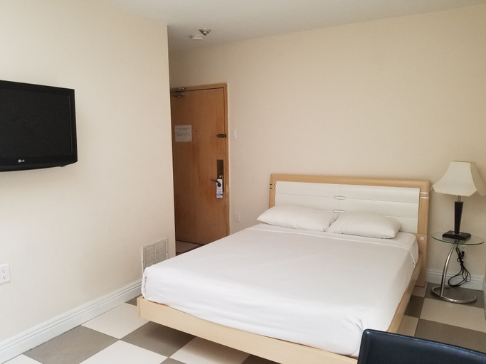Bedroom 2, Dragon Gate Inn, Toronto