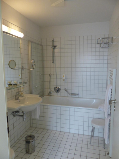 Bathroom 5, Hotel Vierseithof Luckenwalde, Teltow-Fläming