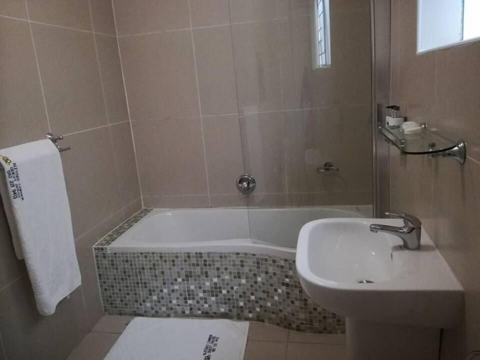 Bathroom 5, Blessed Corner Guest House, Buffalo City