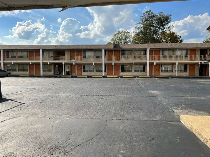 Exterior & Views 2, Pioneer INN, Clark