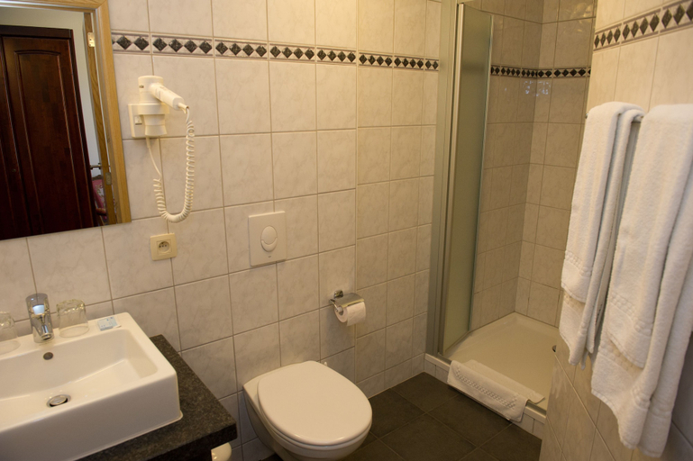 Bathroom 5, Auberge Saint Martin, Namur
