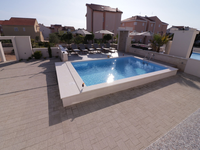 Sport & Beauty, Apartments & Rooms Danivan Pool Villas B, Novalja