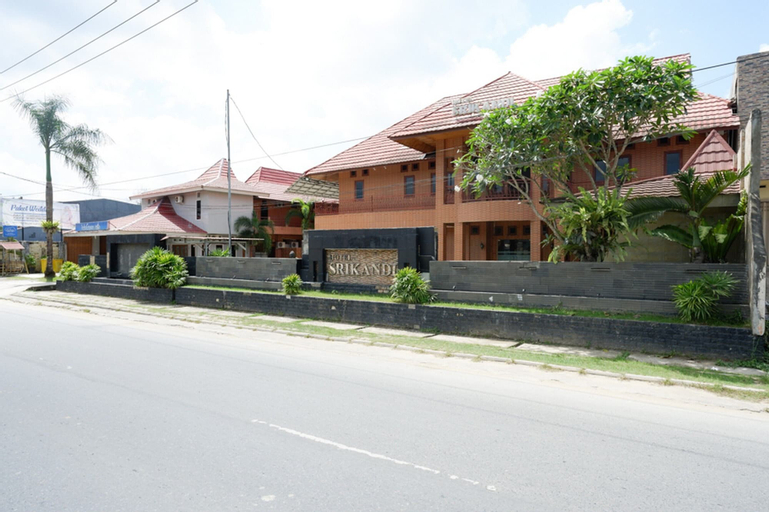 Exterior & Views 21