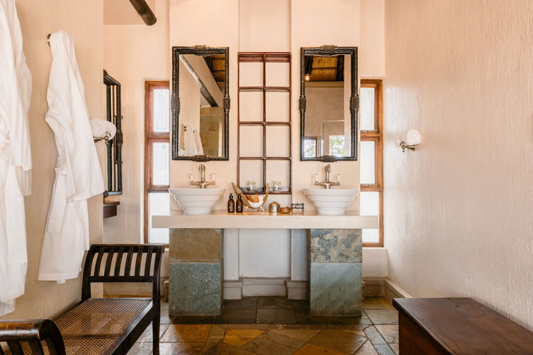 Bathroom 4, Shumbalala Game Lodge, Mopani