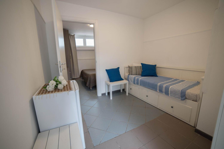 Bedroom 3, Villa Lara, Bari