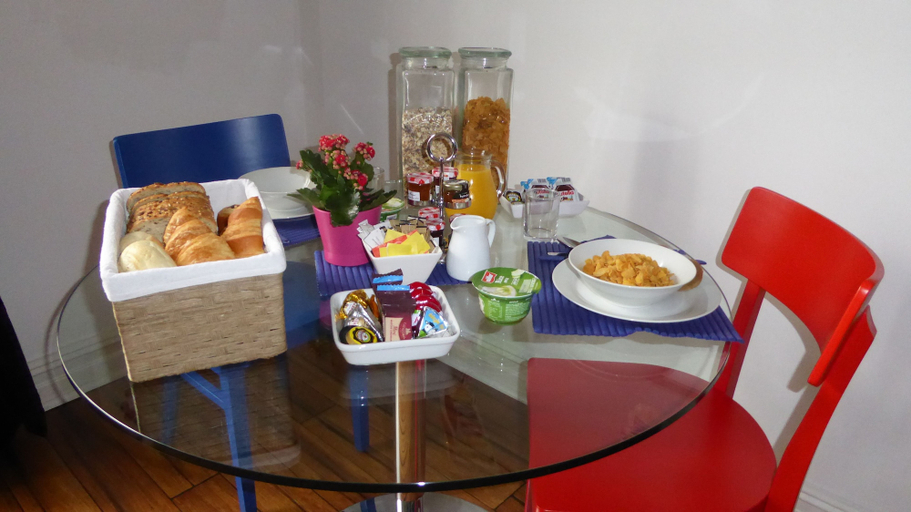 Food & Drinks, Bamboo Guesthouse, Poole