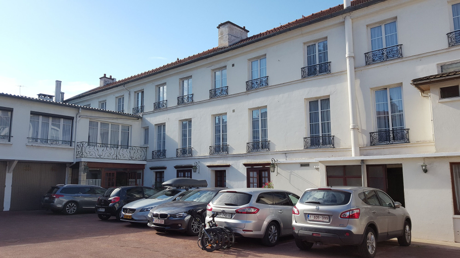 Exterior & Views 2, Hotel du Cheval Rouge, Yvelines