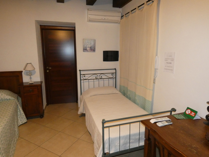 Bedroom 4, L'Antica Torre Caralis Holiday, Cagliari