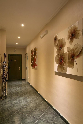 Others 5, Hotel Argentina, Roma