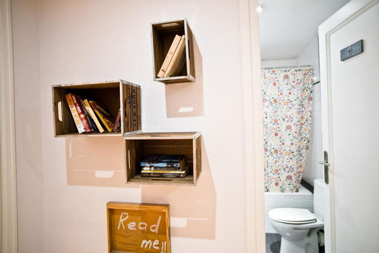 Bathroom 5, Petit Hotel, Barcelona