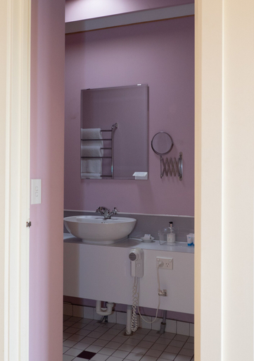 Bathroom 3, Albion Motel Hotel, Mount Alexander  - C'maine
