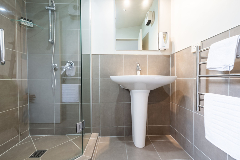 Bathroom 5, Northridge Golf Resort, Rodney