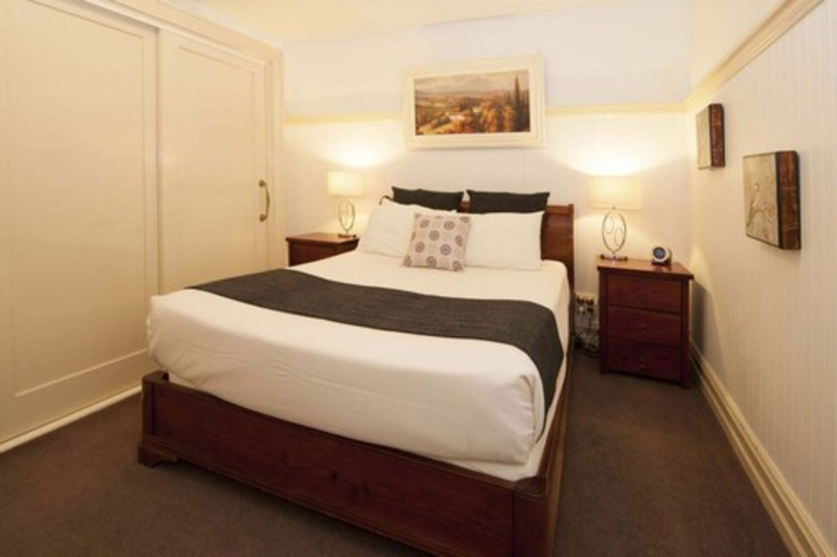 Bedroom 2, Cobb & Co Court Boutique Hotel, Mid-Western Regional - Pt A