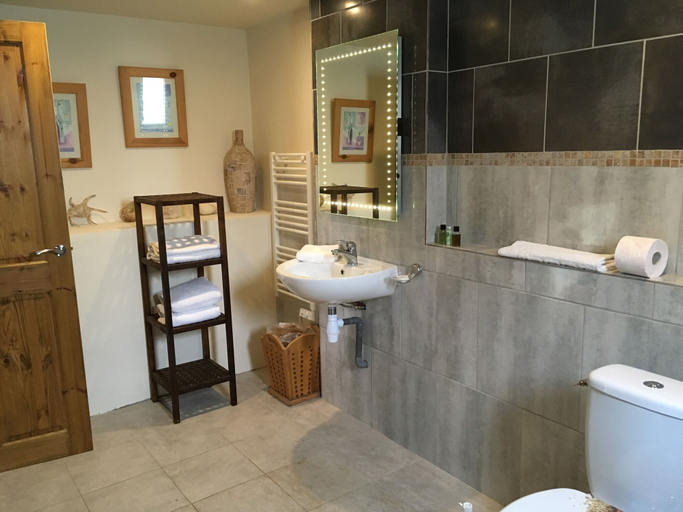 Bathroom 5, Le Bois Gautier, Manche