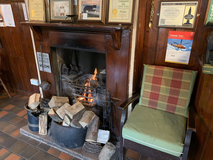 Others 4, The Compasses Inn, Essex