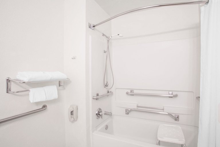 Bathroom 4, Super 8 by Wyndham Winnemucca NV, Humboldt