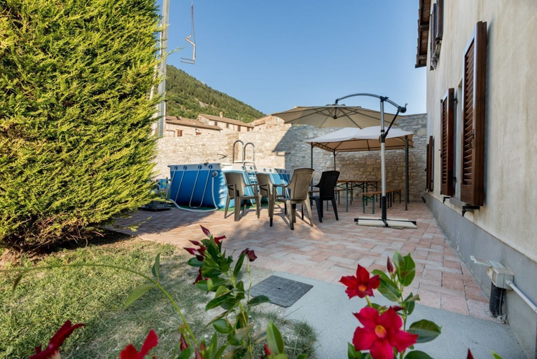 Terrace/patio, Borgo Santa Lucia Apartment with Private Parking & Garden, Perugia