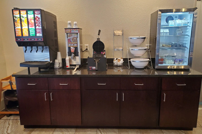 Food & Drinks 5, Cobblestone Suites Oshkosh, Winnebago