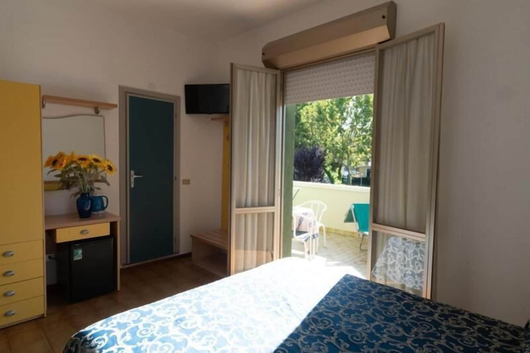 Bedroom 3, Hotel Etna, Rimini