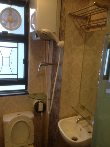 Bathroom 3, Oriental Pearl Hostel, Kowloon