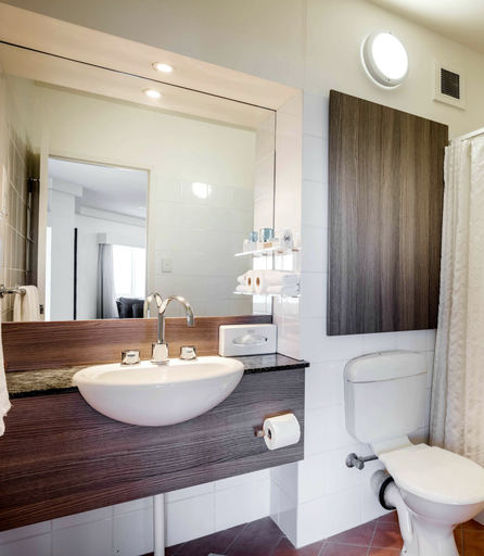 Bathroom 5, Novotel Darwin CBD, Darwin