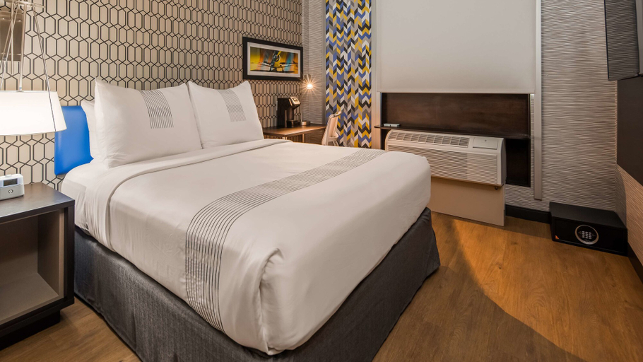 Bedroom 3, GLō Best Western Brooklyn NYC, New York