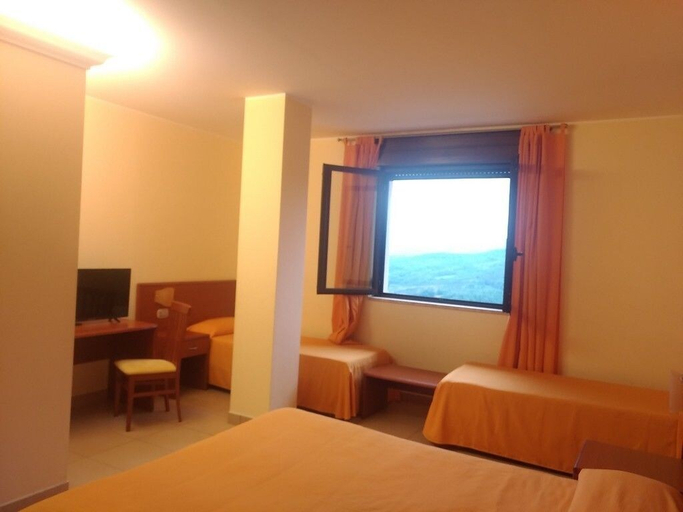 Bedroom 2, Hotel Sette e Mezzo, Potenza