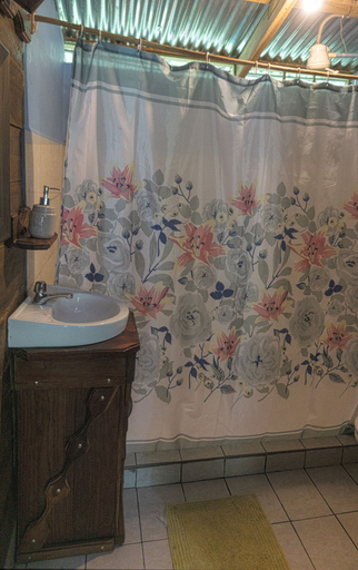 Bathroom 3, Oski Lodge, Upala