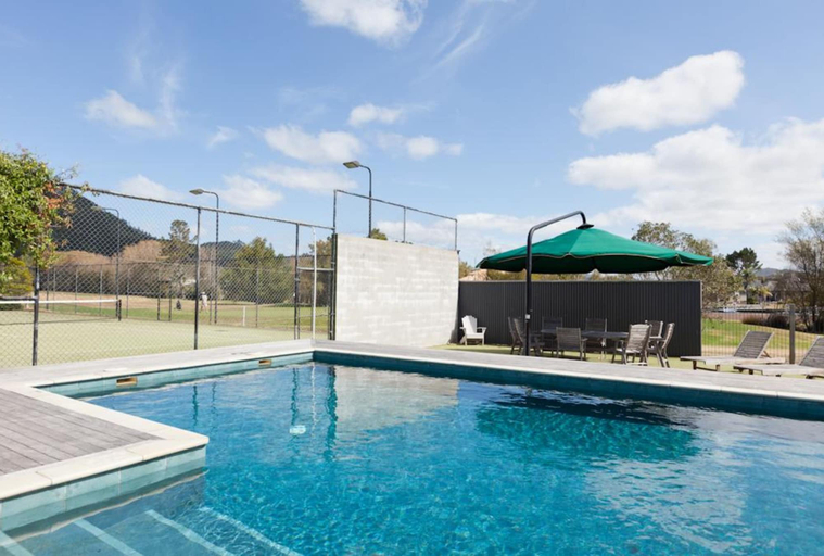 Sport & Beauty 3, Pauanui Pines Motor Lodge, Thames-Coromandel