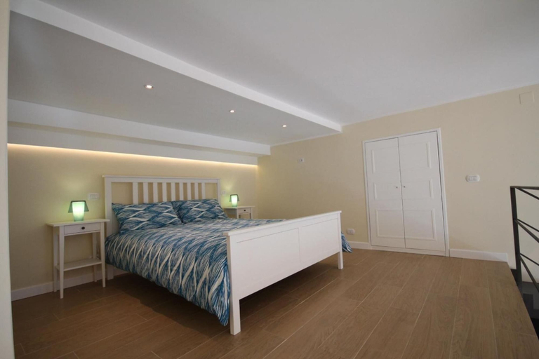 Bedroom 2, Albachiara, Napoli