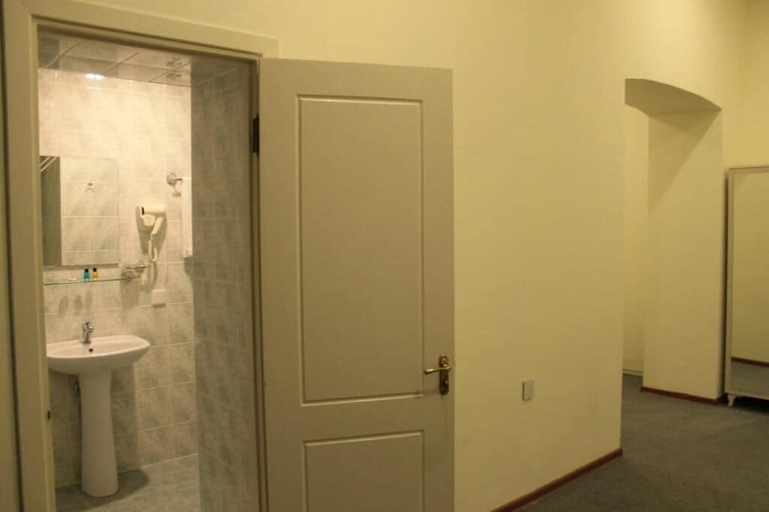 Bathroom, Tarqovi Hotel, Baku