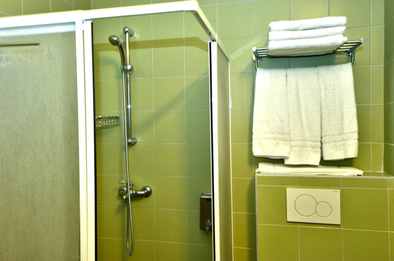 Bathroom 3, Hôtel Aviation, Bruxelles
