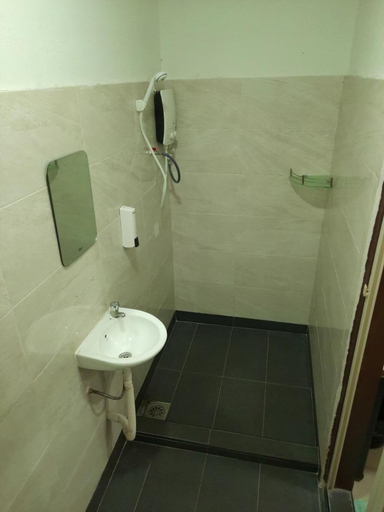 Bathroom 4, MN Ferringhi Inn, Pulau Penang