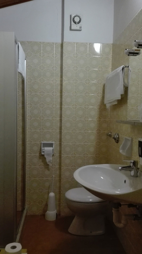 Bathroom 4, Hotel Davost, Udine