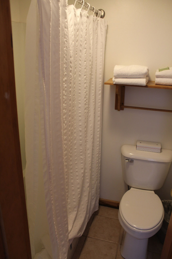 Bathroom 3, Tugboat Inn, Lincoln