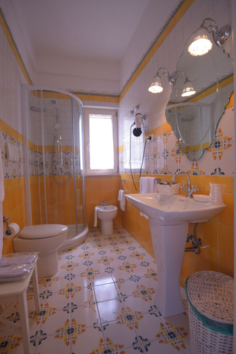 Bathroom 4, Masseria celidonia resort & relax, Taranto