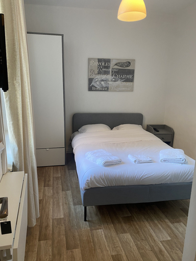 Bedroom 5, Hôtel du Centre, Nord