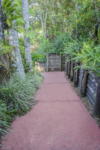 Others 5, Malanda Lodge, Eacham