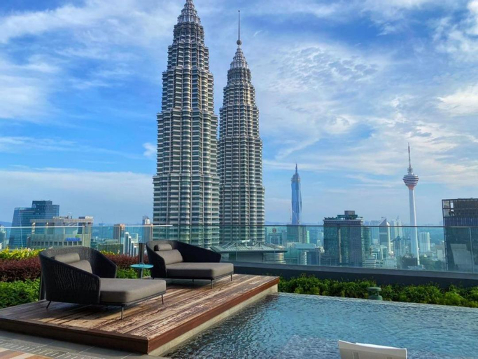 Exterior & Views 24