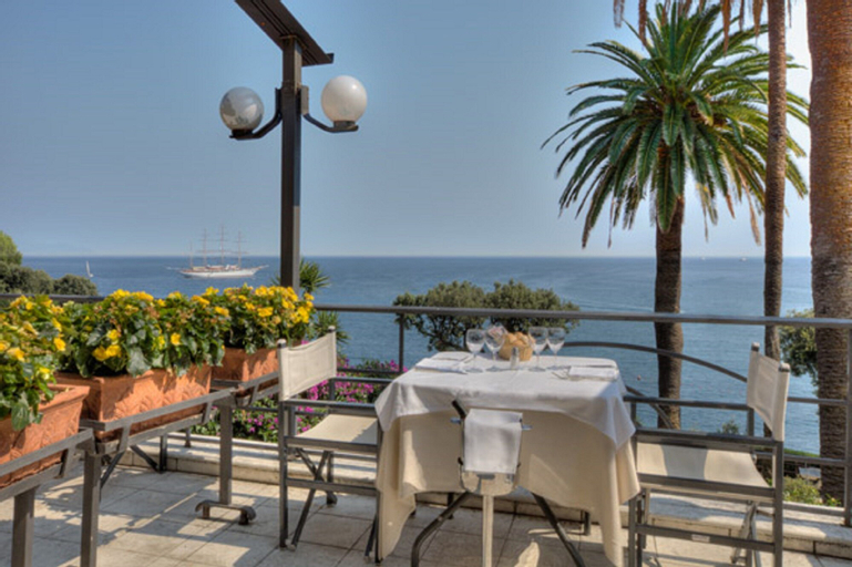 Exterior & Views 28