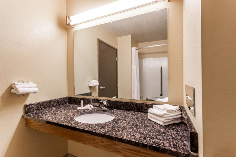 Bathroom 3, Super 8 by Wyndham Appleton, Outagamie