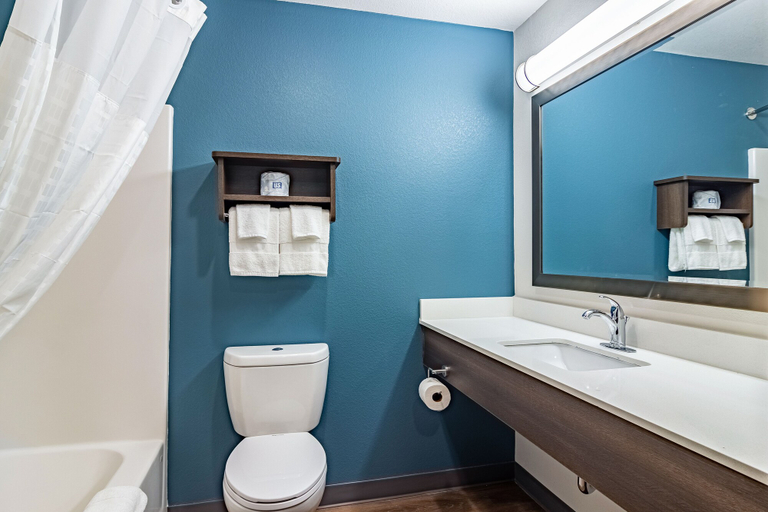Bathroom 4, WoodSpring Suites Toledo Maumee, Lucas