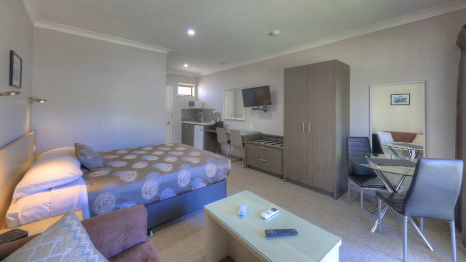 Bedroom 2, Barrass's John Bright Motor Inn, Alpine - East