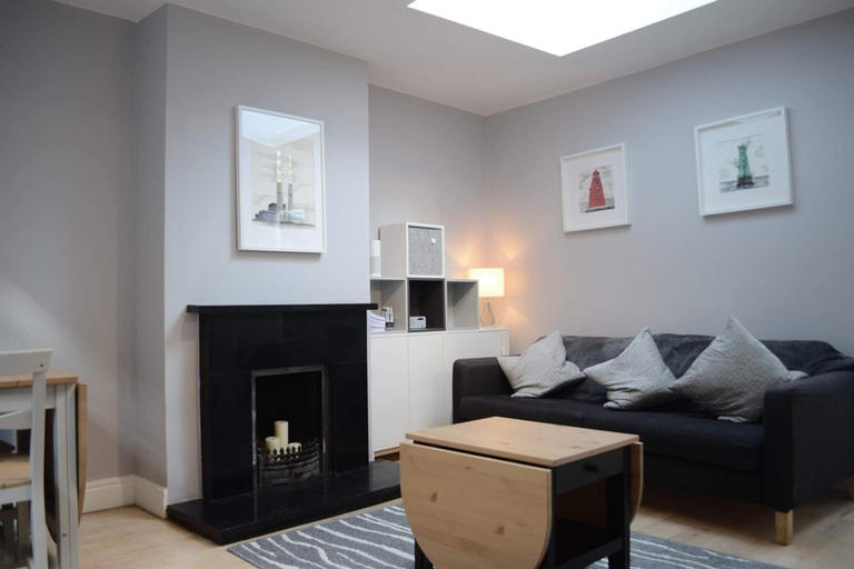 Others 4, Charming 2 Bedroom Cottage in Central Location, Dublin