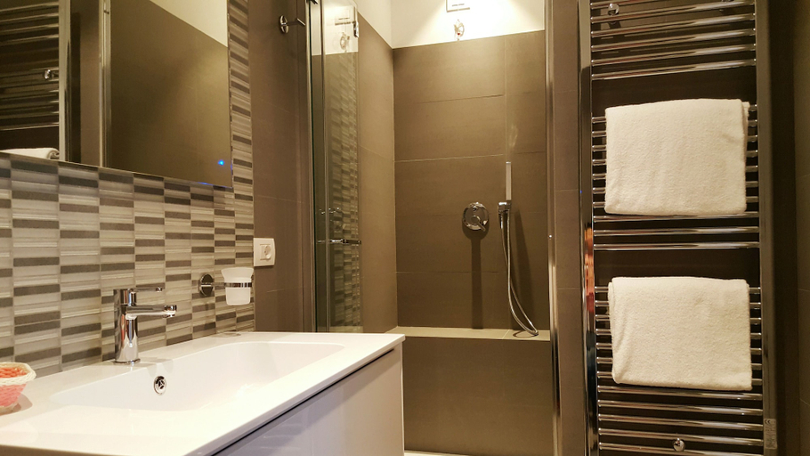 Bathroom 4, Angel Spagna Suite, Rome