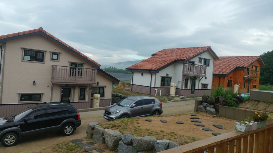 Exterior & Views 2, Daegwallyeong Solbawee Log-Housing Pension, Pyeongchang