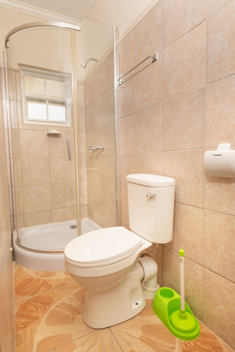 Bathroom 3, Mariner Suites