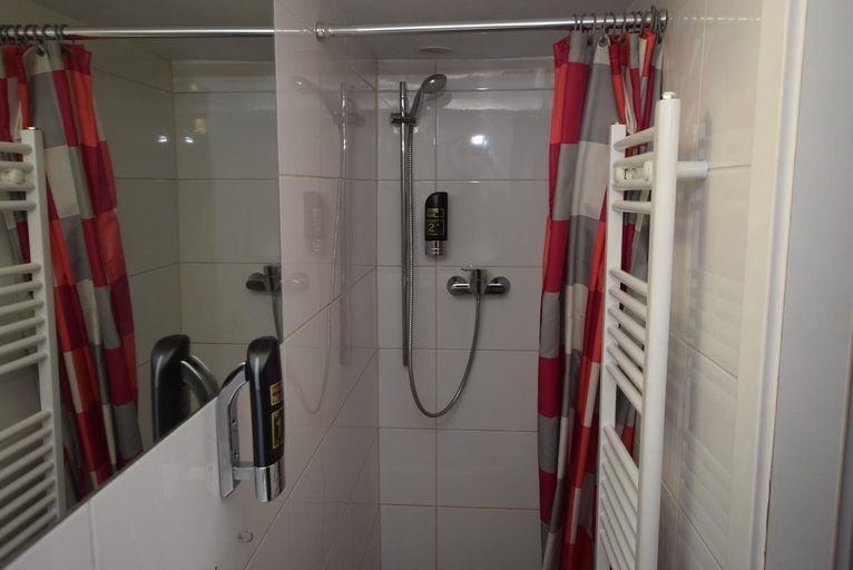 Bathroom 2, AB Apartment 27, Stuttgart